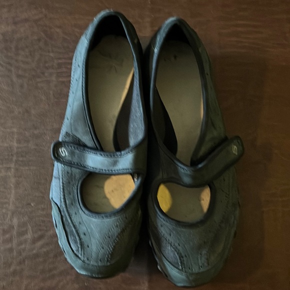 Sketchers Velcro strap sneakers. Barely worn - Picture 1 of 3